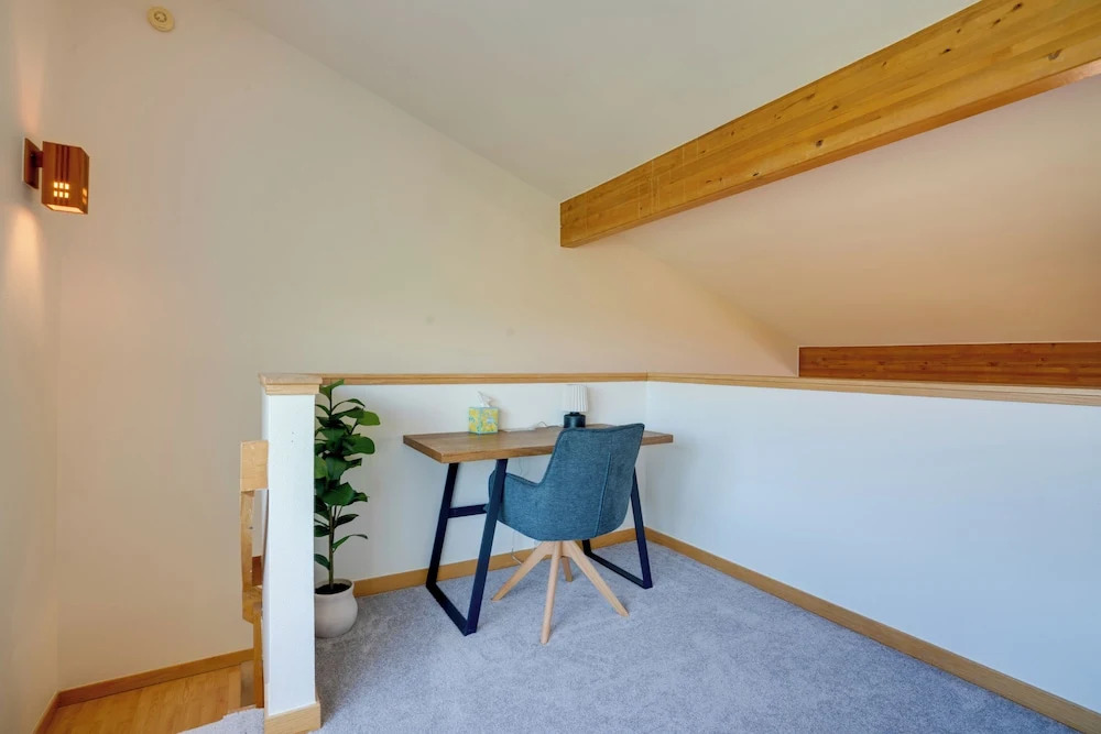 3BR + Loft Family Townhouse w/ Epic Mountain Views