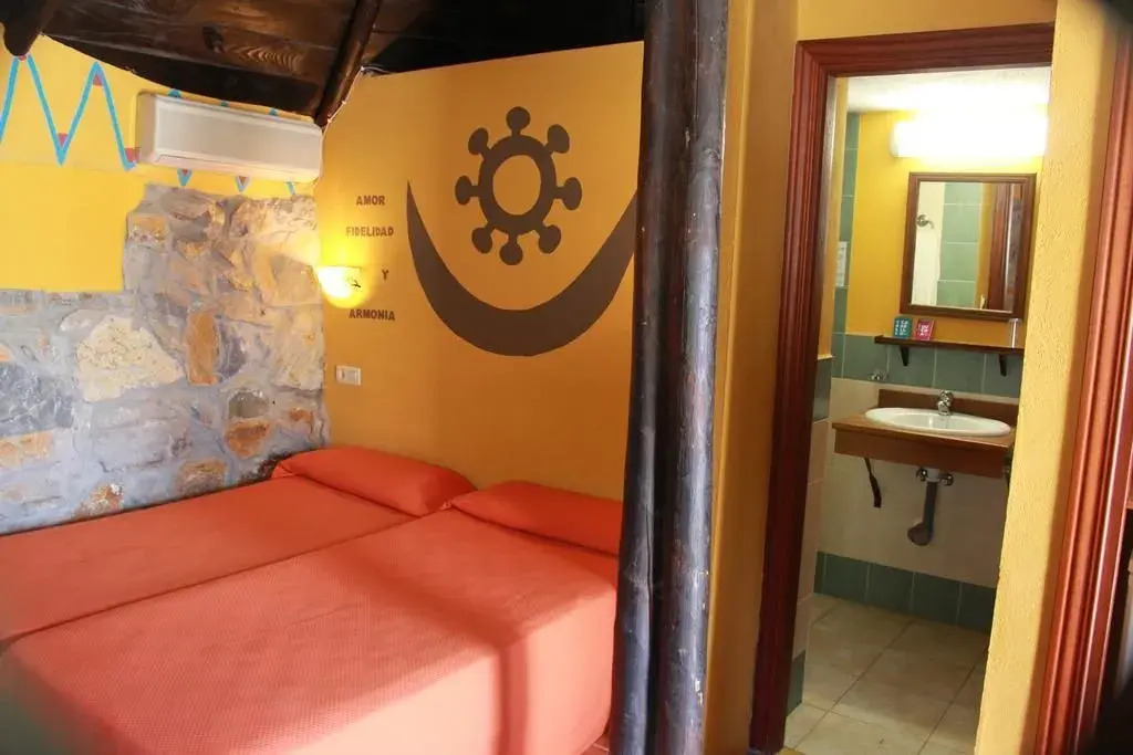 Hotel Selwo Lodge - Animal Park Tickets Included