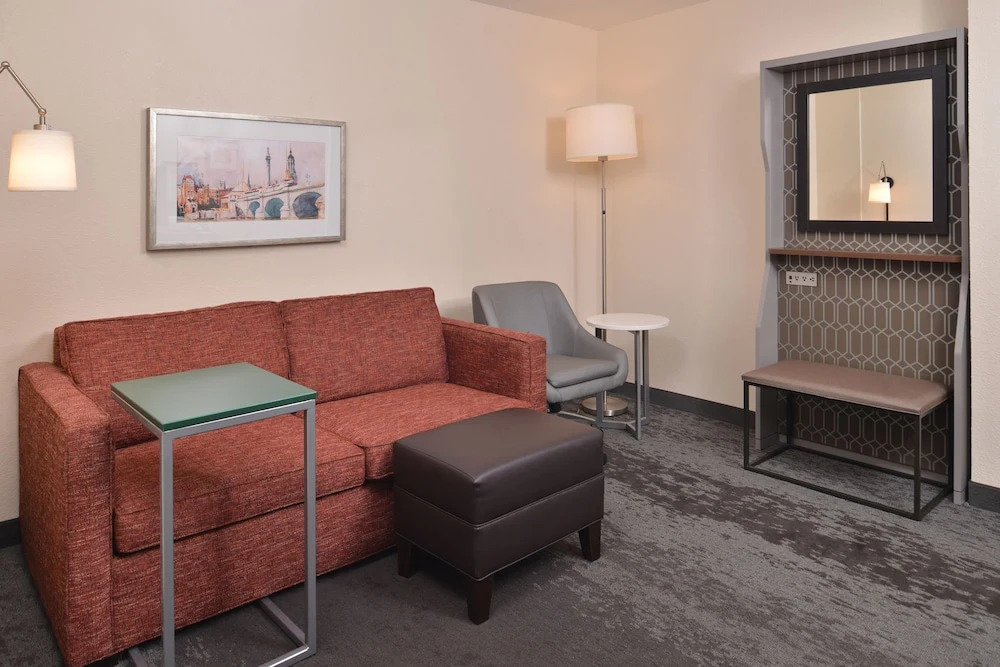 Holiday Inn Hotel & Suites Raleigh-Cary I-40 @Walnut St