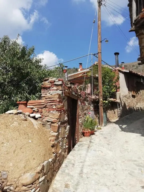 Мини-Отель Hadjikyprianou Museum Studio