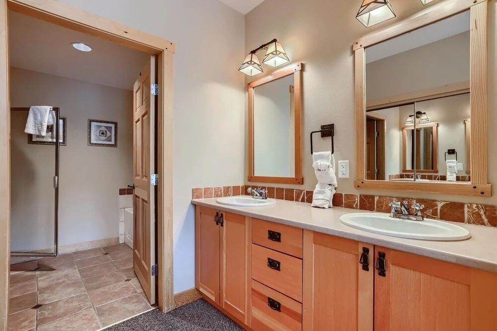 Passage Point 319 2 Bedroom Condo by RedAwning