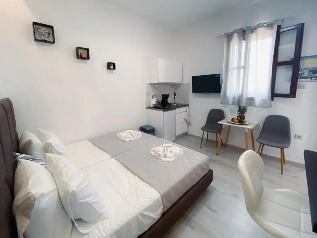 Gregory's Studio apartment with sea view