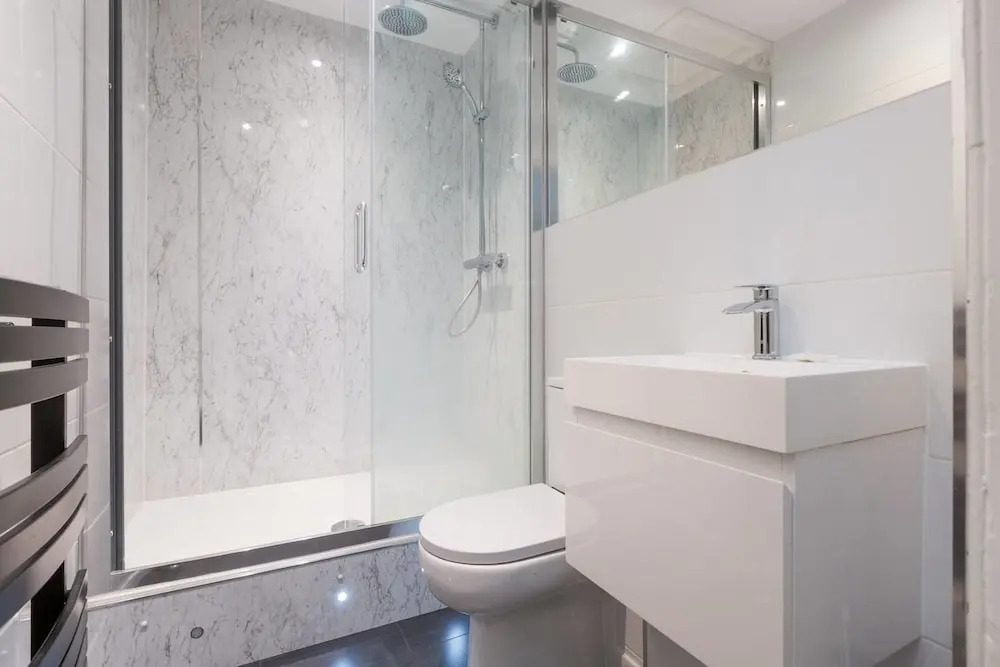 Elegant 3 Bedroom Central Apartment W/Castle View