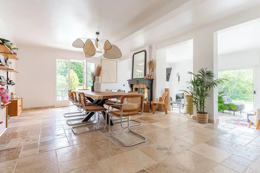 Stunning House With Swimming Pool and Padel Court