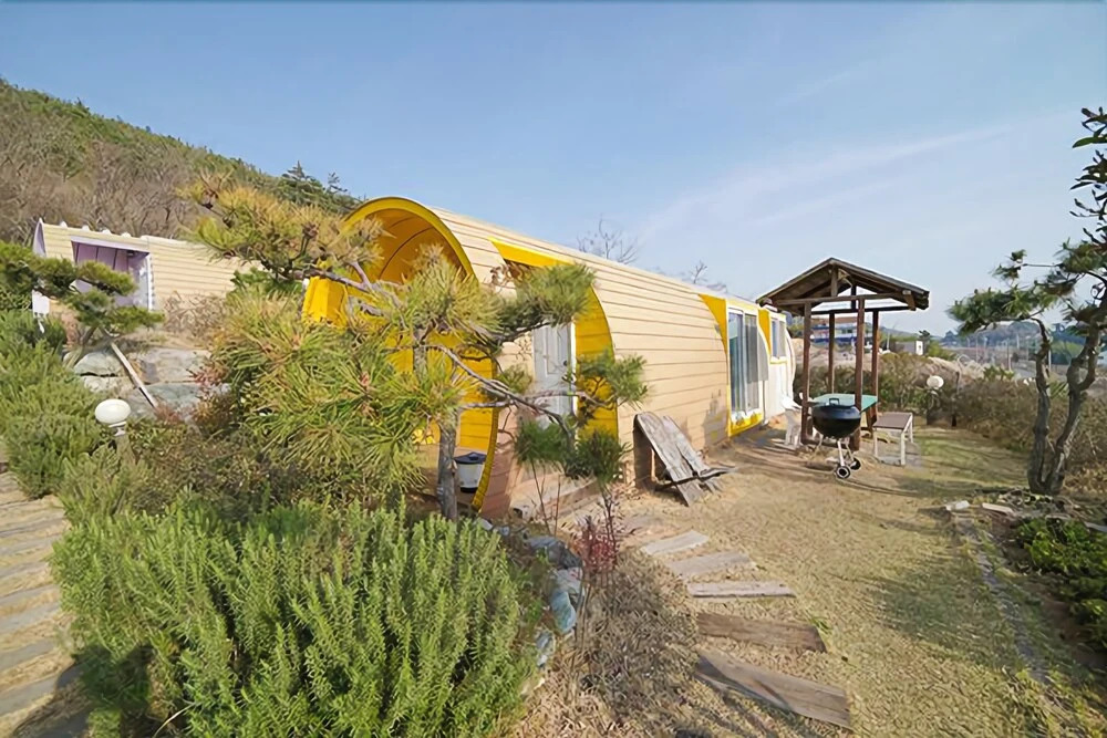 Yeosu Tirol Pension