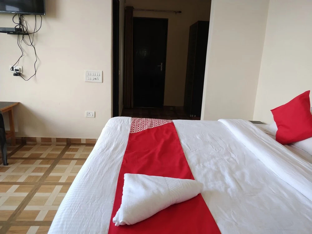 OYO 17380 Lord Krishna Himalayan Hotel