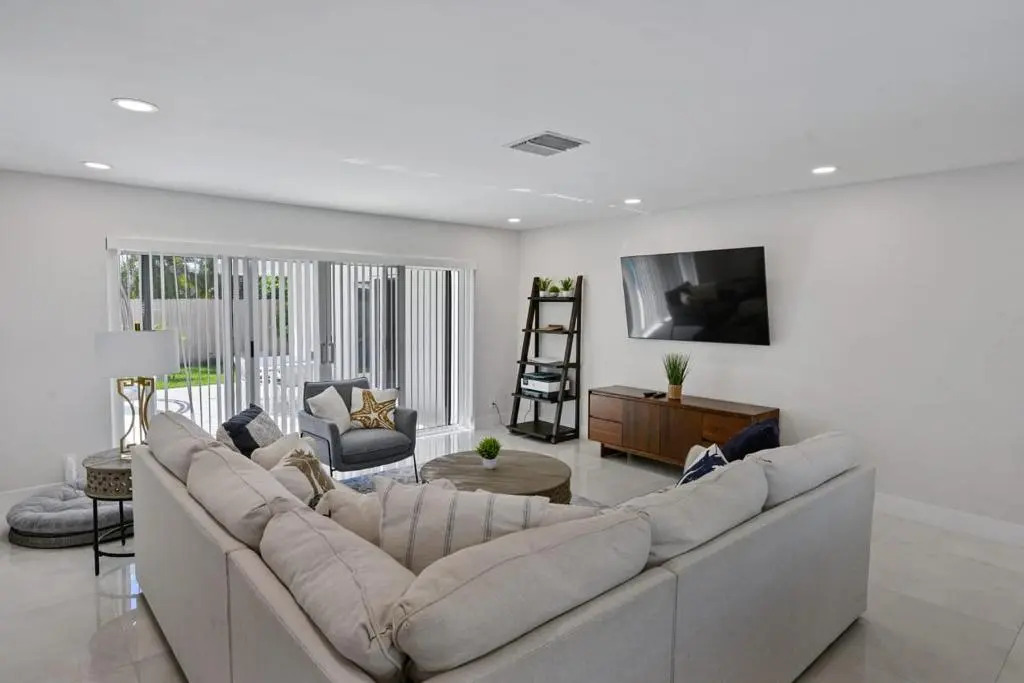 Sail Away Beach Cottage Sleeps 10 Heated Pool