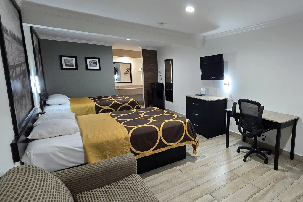 Super 8 by Wyndham McAllen-La Plaza Mall-Downtown