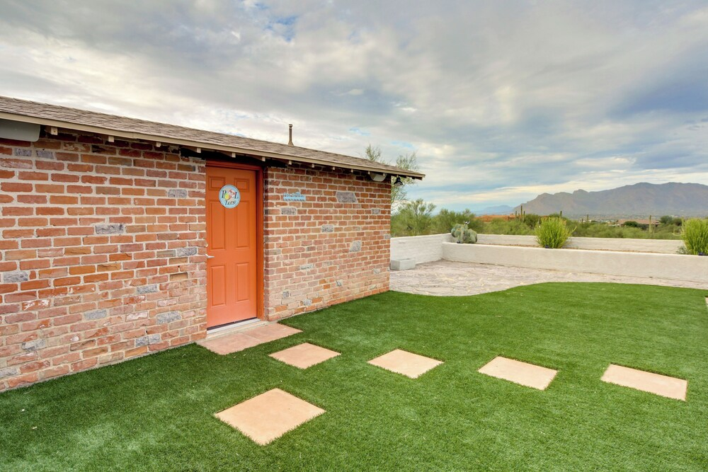 Hollywood Hills of Tucson: 20 Acres, Pool, Hot Tub