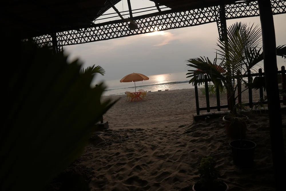 Livin Waves Beach stay and cafe