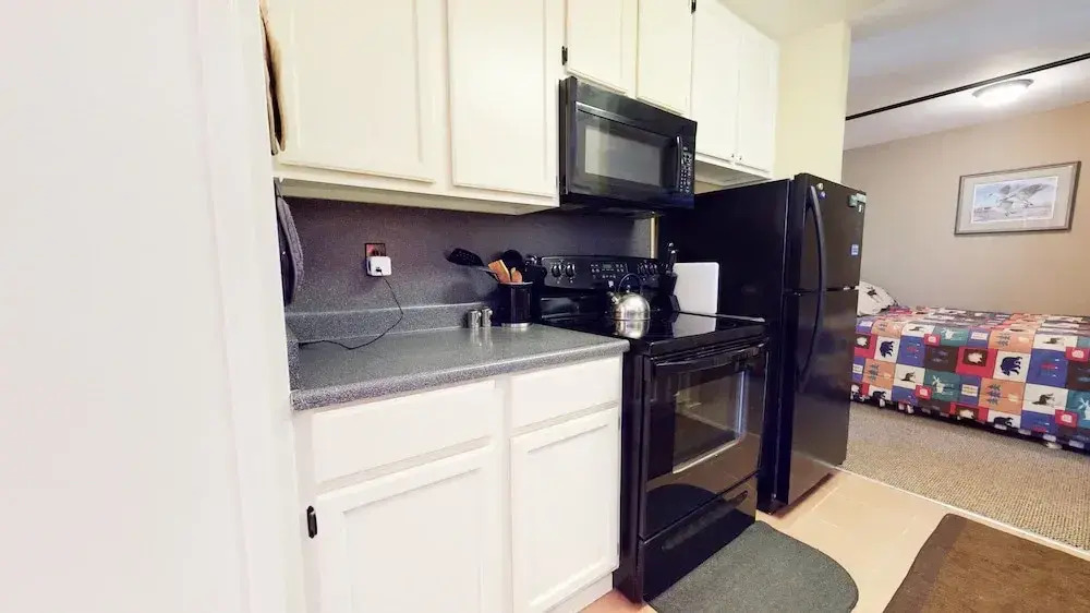 Crestview 25 Convenient Location near the Village and Lifts, Pet-Friendly by RedAwning