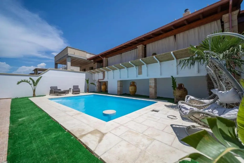 Villa Geraldina  con piscina