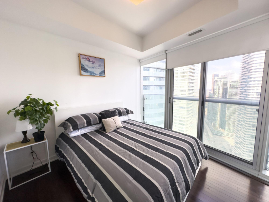 Luxury 2 Bedroom Lakeview