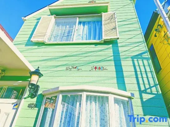 4 mins walk from JR Station/single-family house