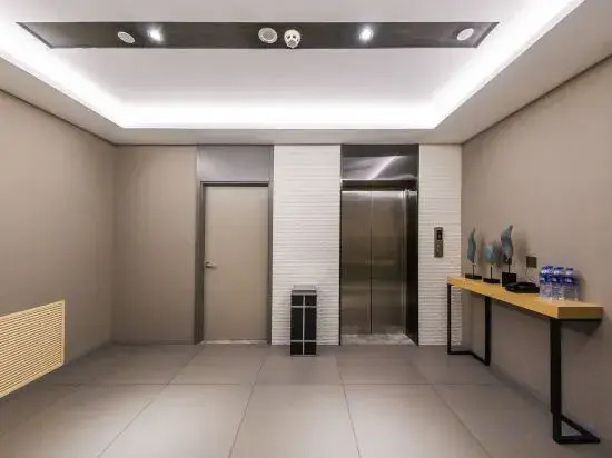 Homeinn Selected Hotel (Lvliang Lishi Longfeng North Street Xingsheng Road)