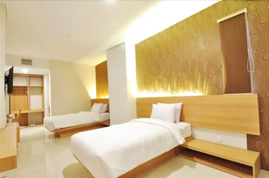 Tickle Hotel