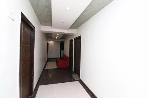 OYO Premium Swaroop Nagar