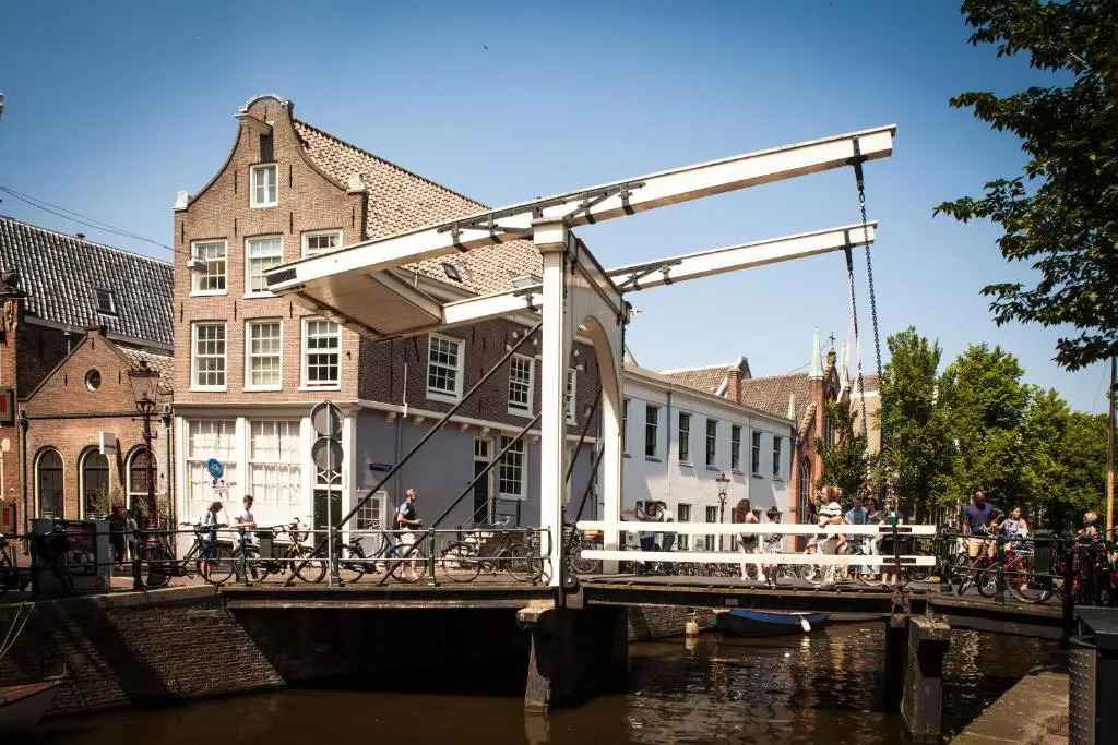 Zwanestein Canal House