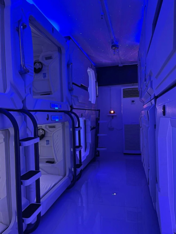 Bmax Spacepods