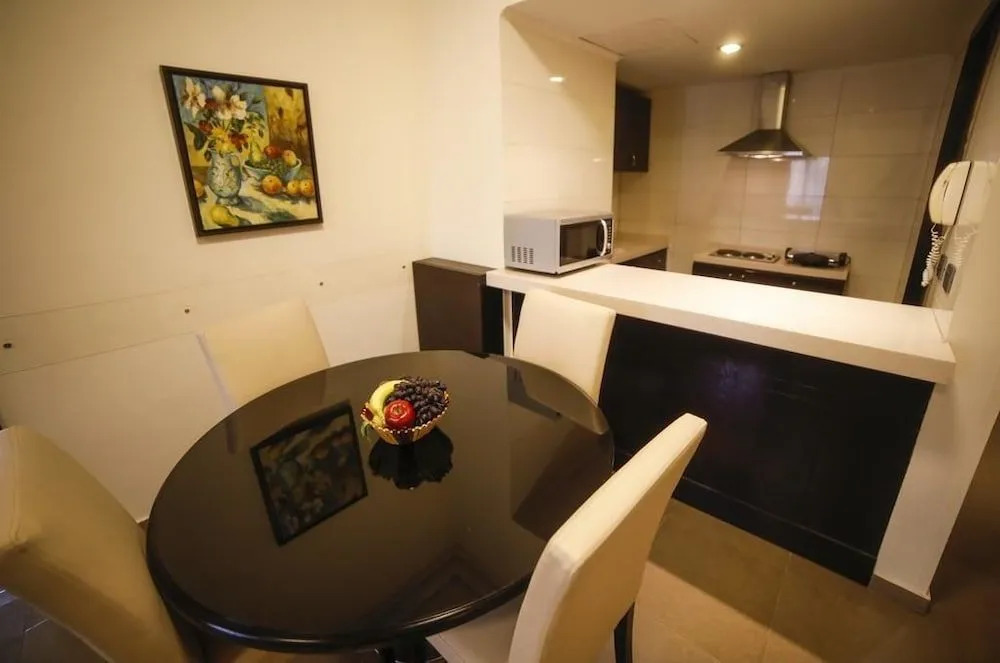 Al Jamila Suites