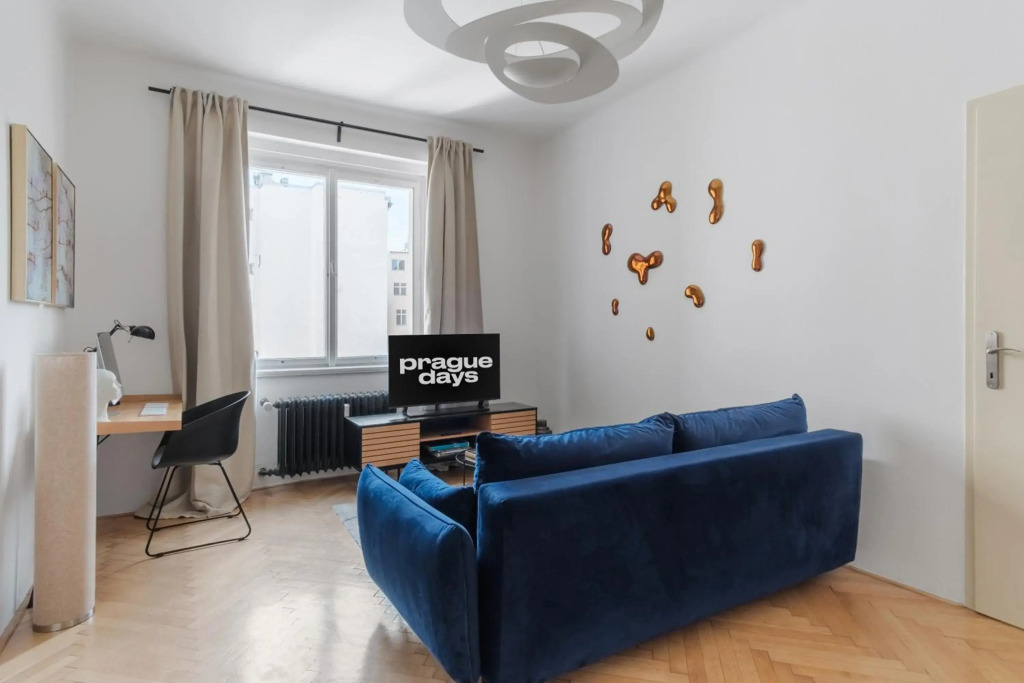 Contemporary Flat in New Town by Prague Days