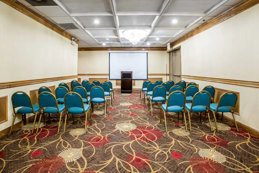 Holiday Inn Chicago Midway Airport S by IHG