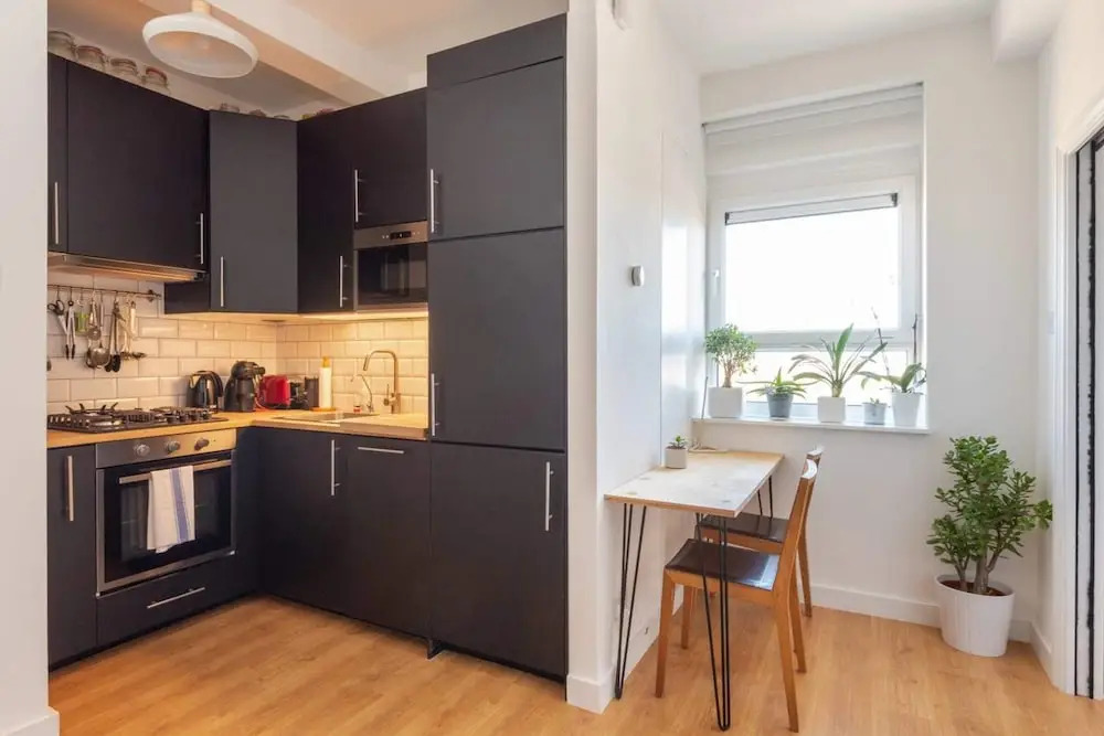 1BR Flat Ideally Located In Zone 2, Fits 3