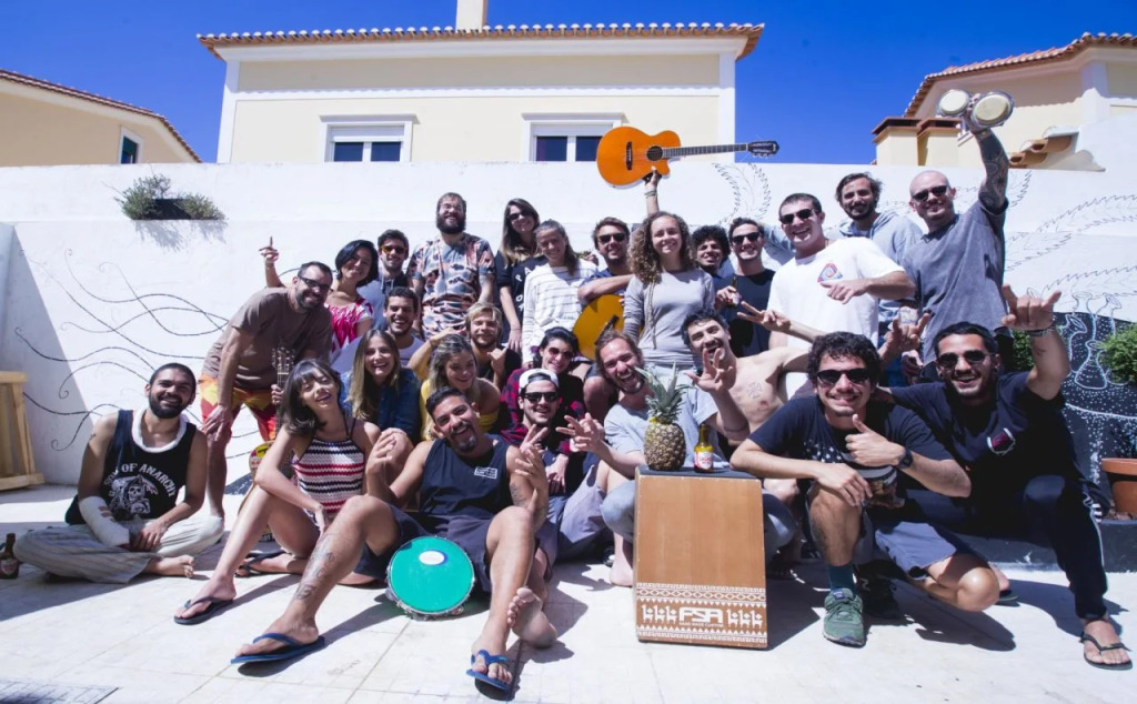 Pineapple Surf House