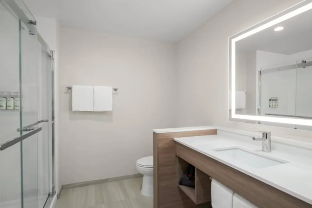 Holiday Inn Express & Suites DFW Airport Southwest - Euless