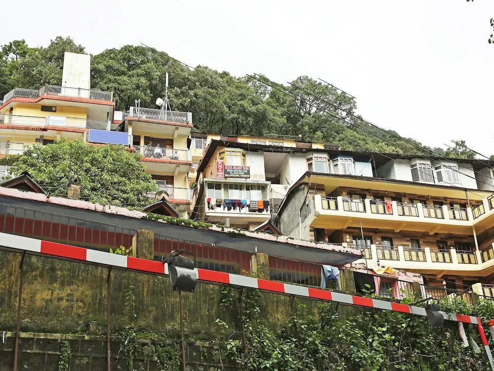 OYO 16561 Surya Holiday Home