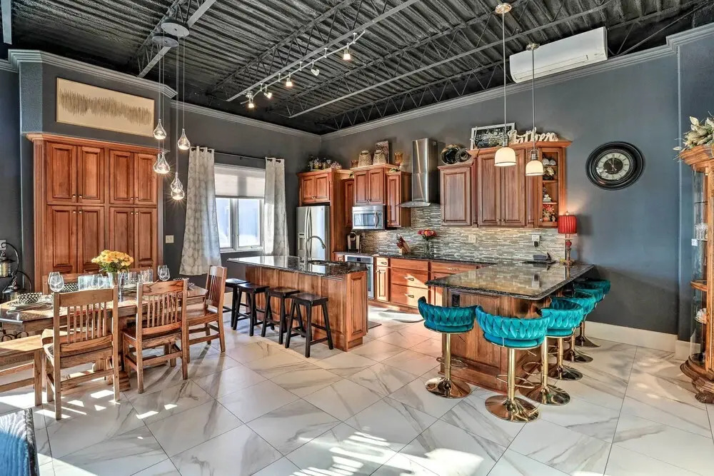 Regal River Retreat in the Heart of Yankton!
