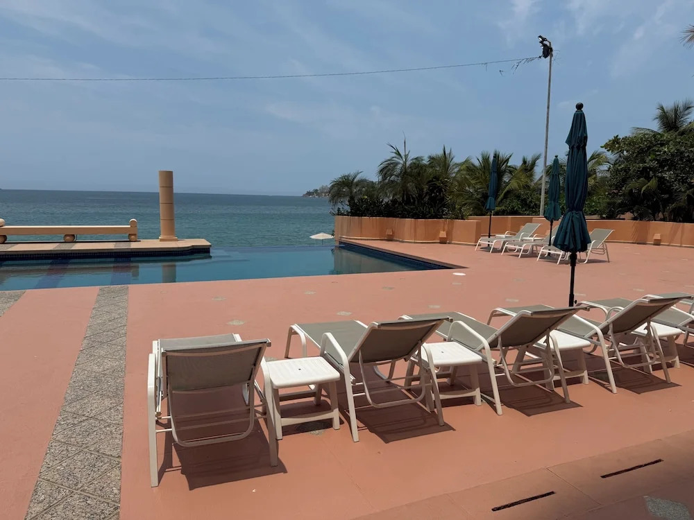 Tropical Paradise Getaway in Acapulco With Private Infinity Pool