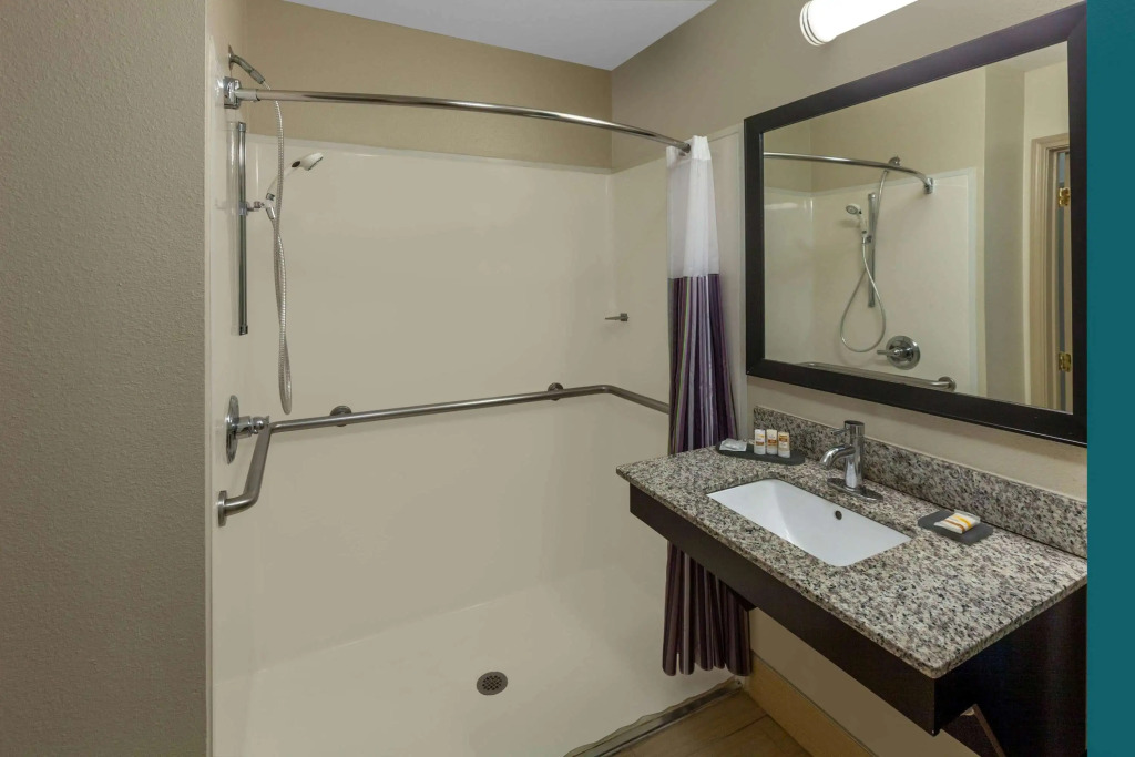 La Quinta by Wyndham Midland North