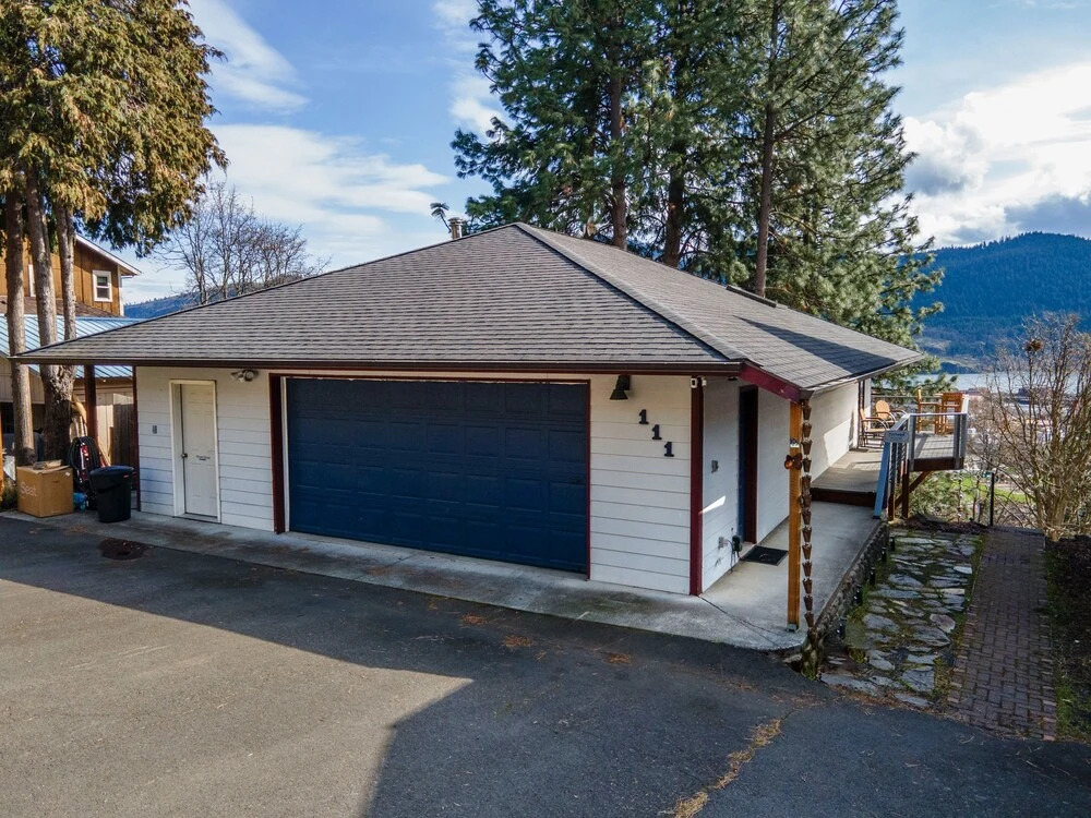 Lois Lanes Perch 1 Bedroom Home by RedAwning