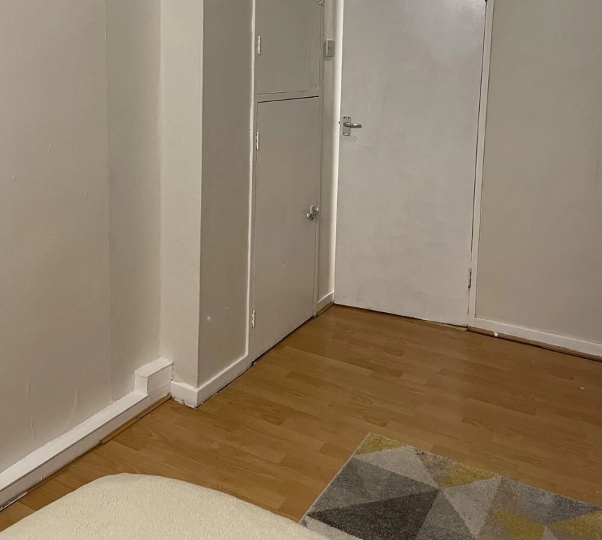 Walk to Lcy Airport/ Excel /dlr 1Br Flat