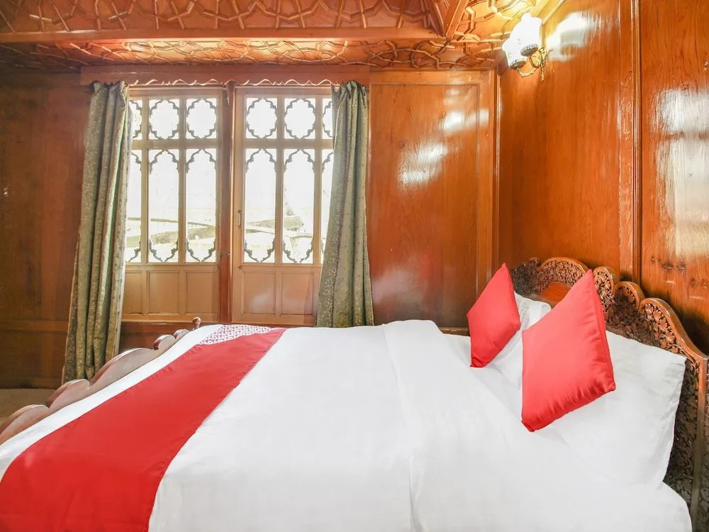 Oyo 14629 Ibrahim Group Of Houseboats