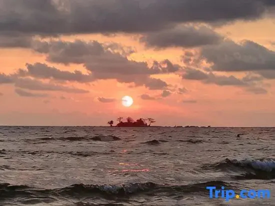 Hostel Nha Tia Near Beach Grandworld Phu Quoc