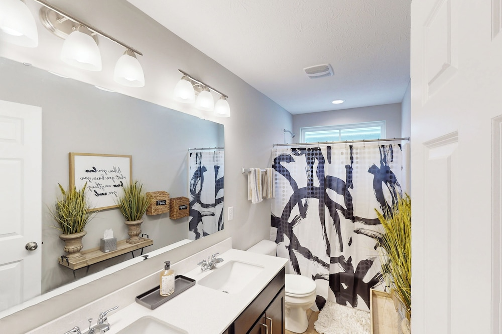 Stylish 3BR Home w/ Patio, W & D