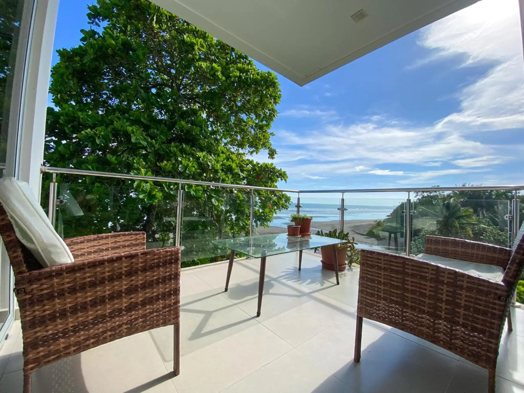 BEACHFRONT APARTMENT Vistas de Bejuco