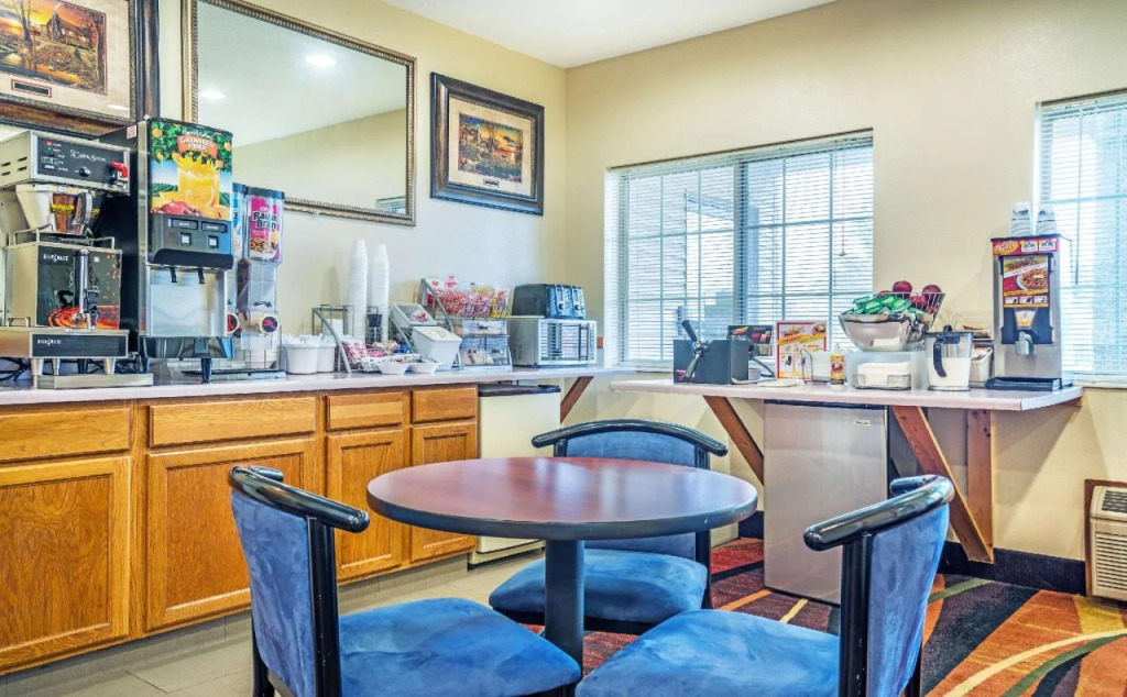 DUTCH INN AND SUITES