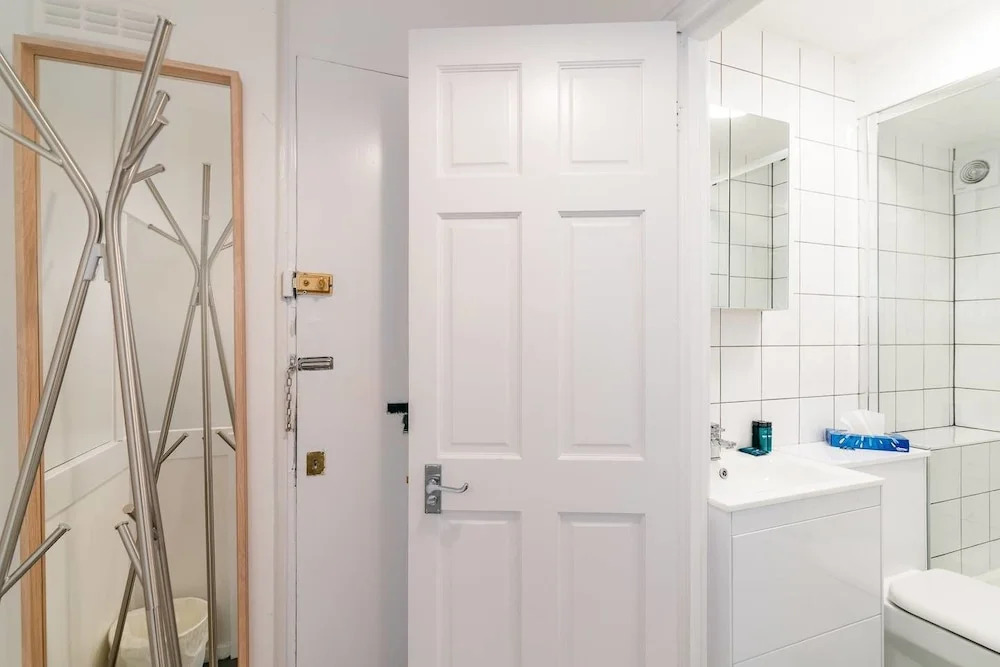 Spacious 4 Bedroom for 8 Guests in Central London