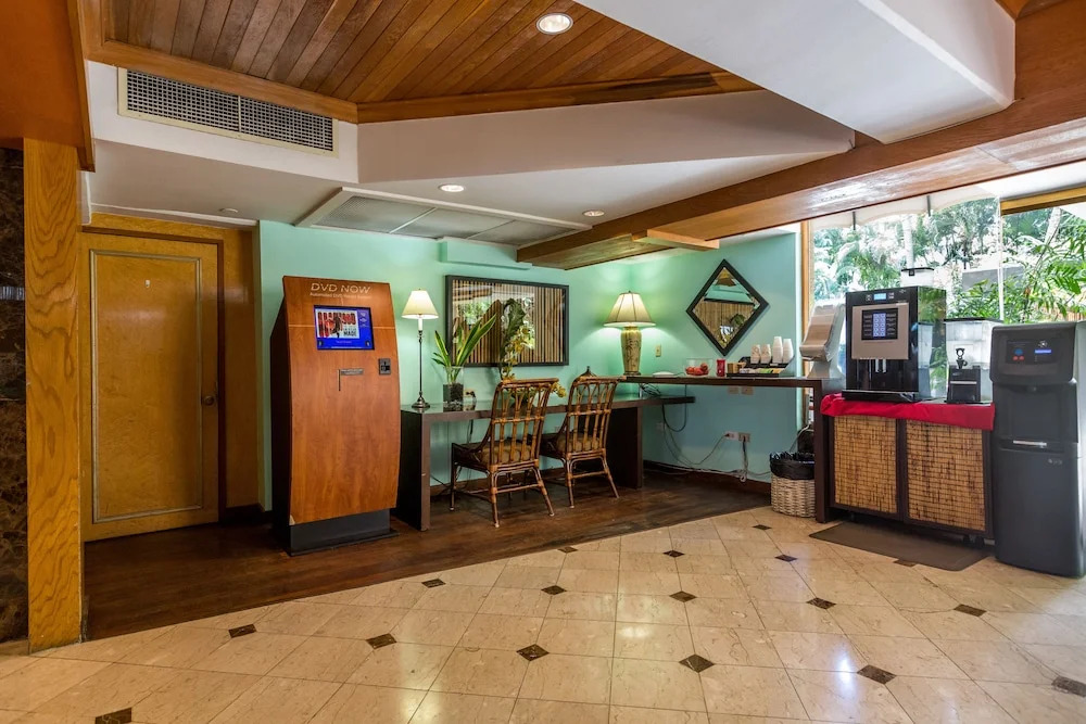 The Bamboo Waikiki 704