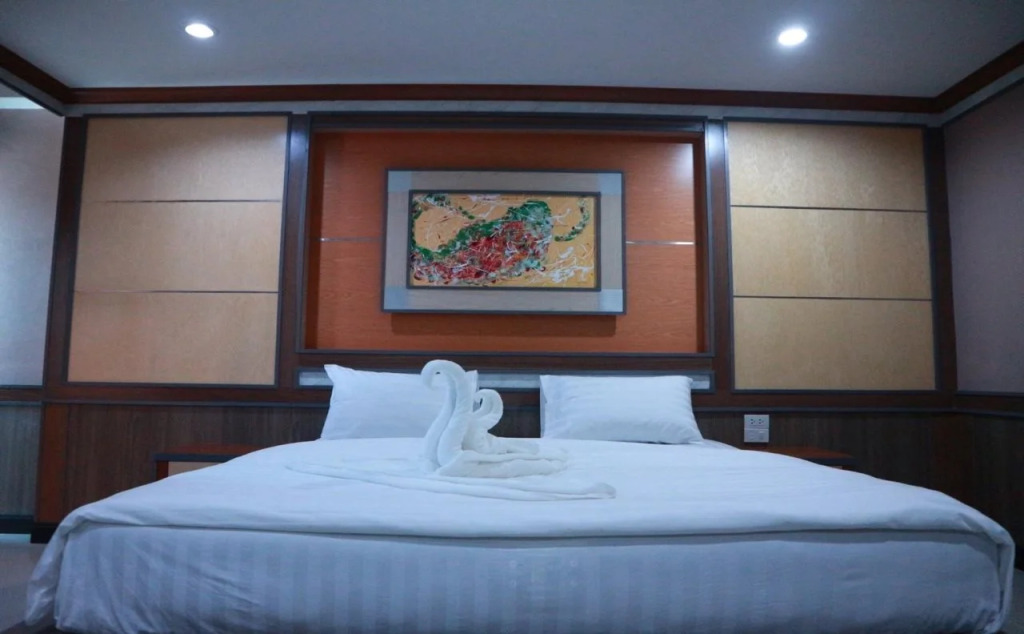 Phetlada Pavilion & Resort