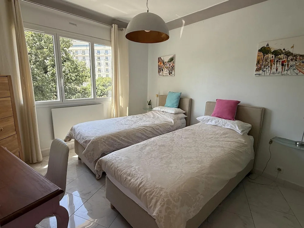2 BR Apartment in the Center of Cannes - 2305