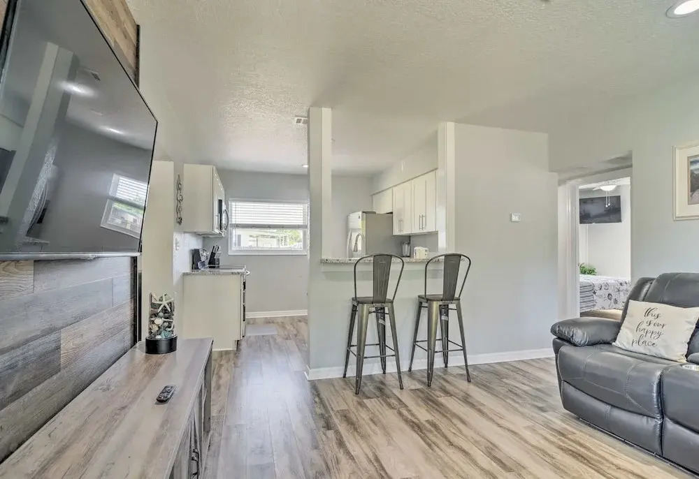 Sunny Seminole Home: Grill, Fire Pit & Fenced Yard