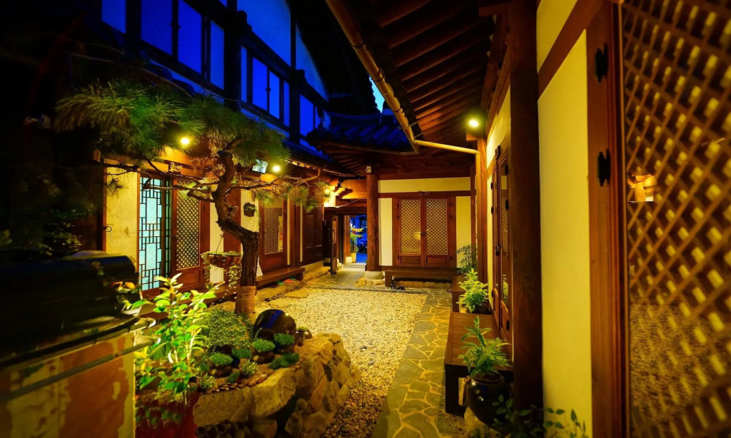 Hanok Gotaek Goeul