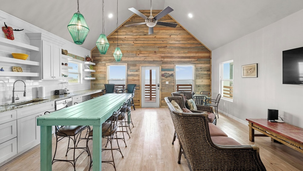 Sleeps 54, 5 Homes Private Boat Dock, Waterfront Pool & Views Laguna Village