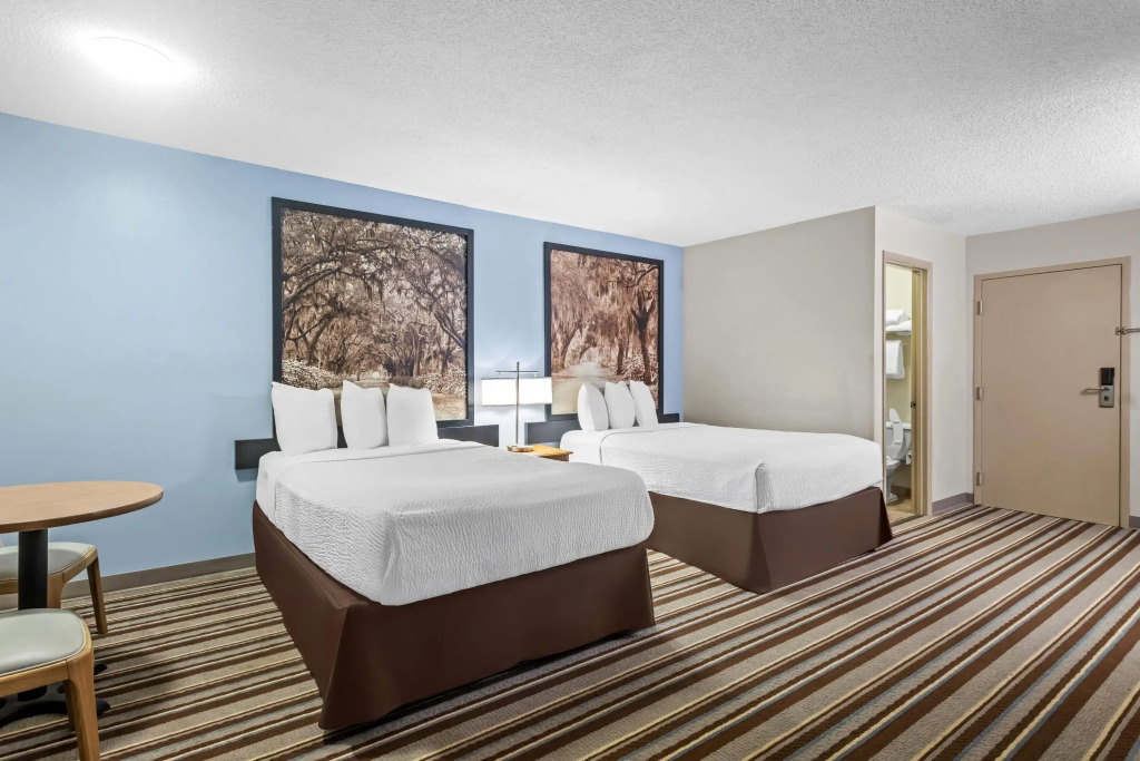 Super 8 by Wyndham Valdosta GA I-75