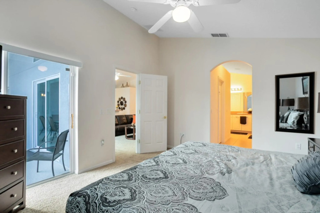 Beautiful 4 Bedroom 3 Bathroom pool & spa Villa villa