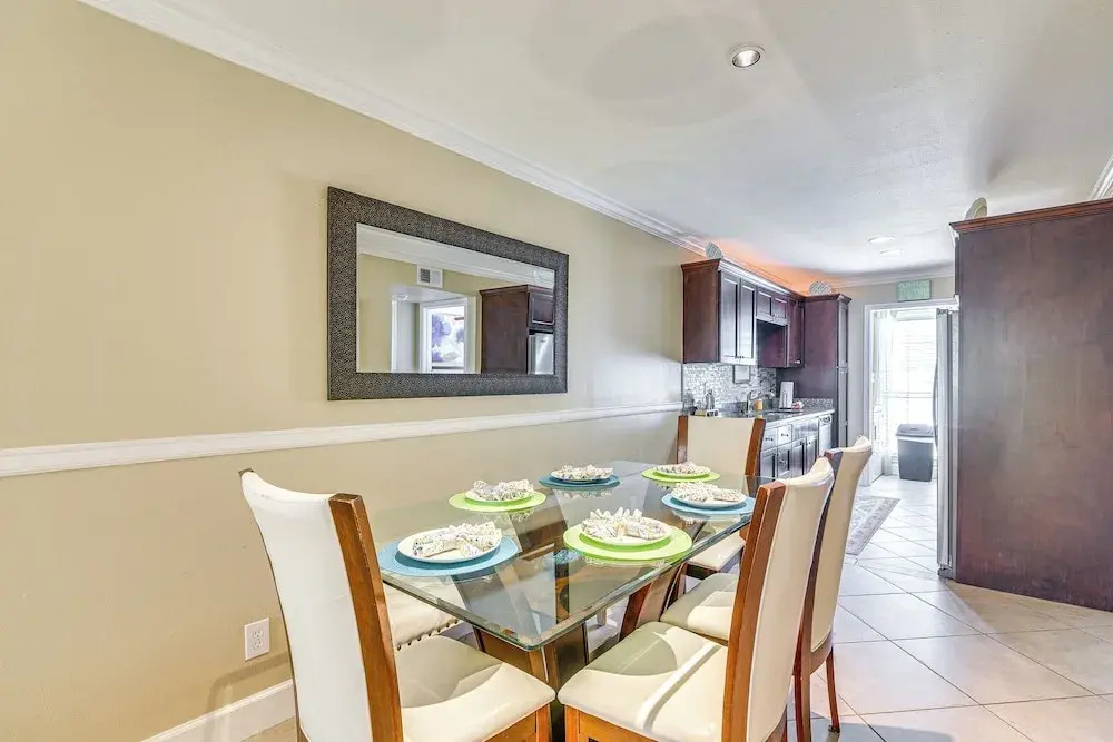 Walk to Babe's Beach! 3rd-floor Condo w/ Pool